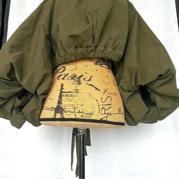 Dries Van Noten
Puff Sleeve Green “Voly' tie front jacket medium - Picture 13 of 15